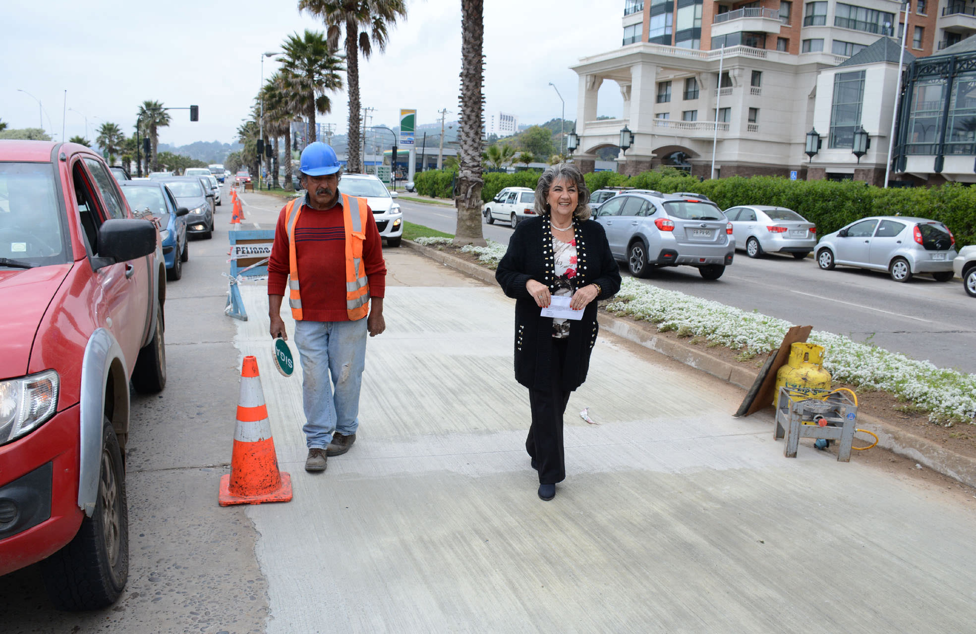 Calzada de recta a Las Salinas es sometida a intensa reparación por parte del Municipio de Viña del Mar