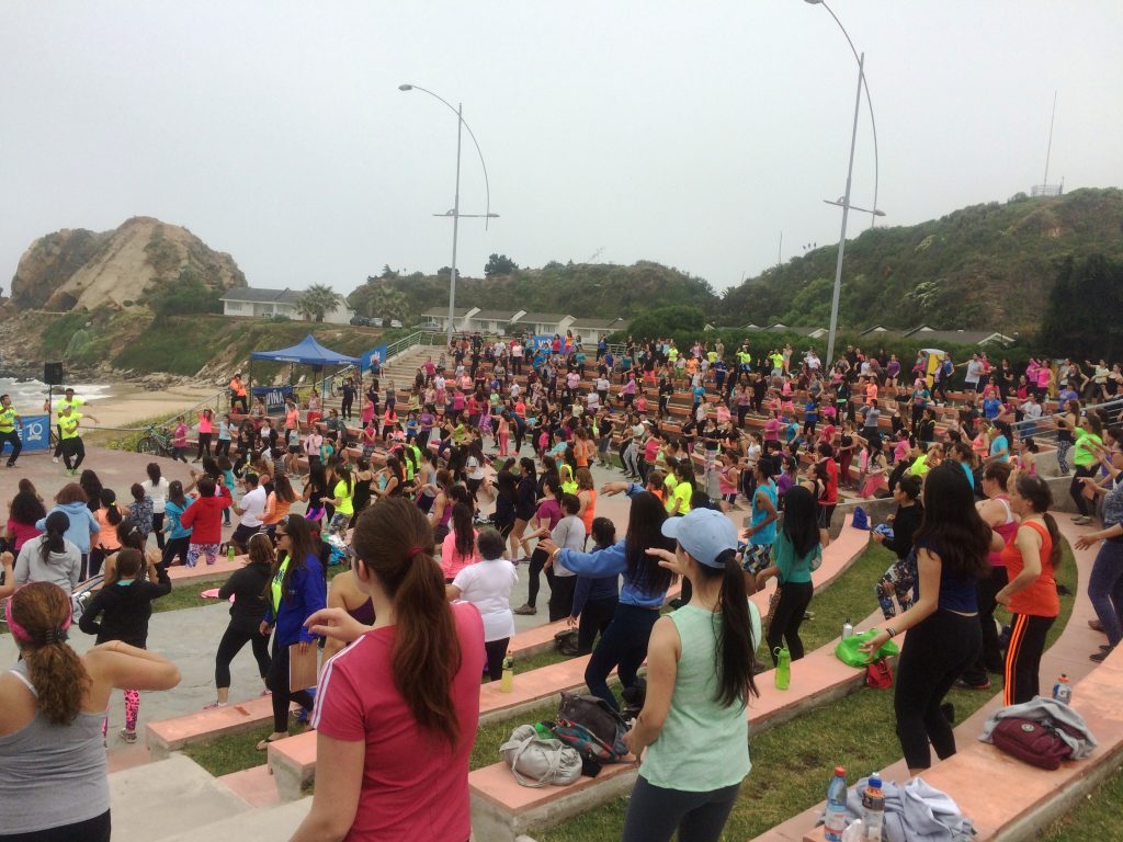Imagen principal: Viñamarinos bailaron nuevamente en las clases de zumba junto al mar