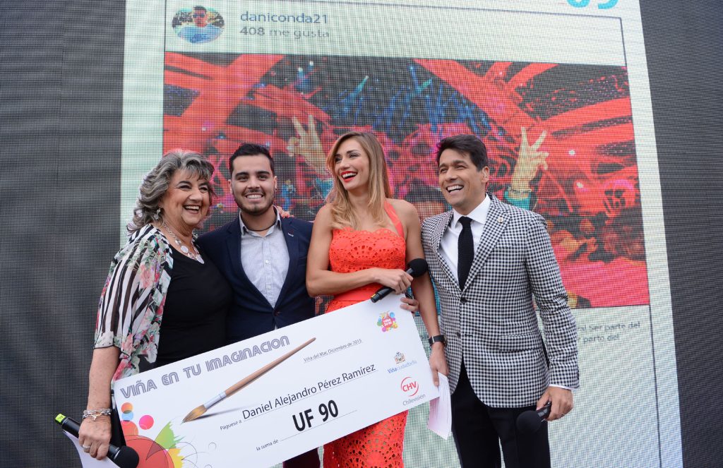 Imagen principal: A humoristas y canciones de competencias del Festival de Viña 2016 presentó la alcaldesa Virginia Reginato