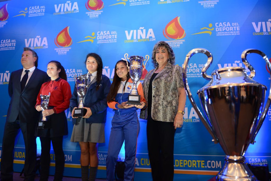Imagen principal: Ganadores de XI Olimpiada Escolar de Viña del Mar fueron premiados por alcaldesa Virginia Reginato