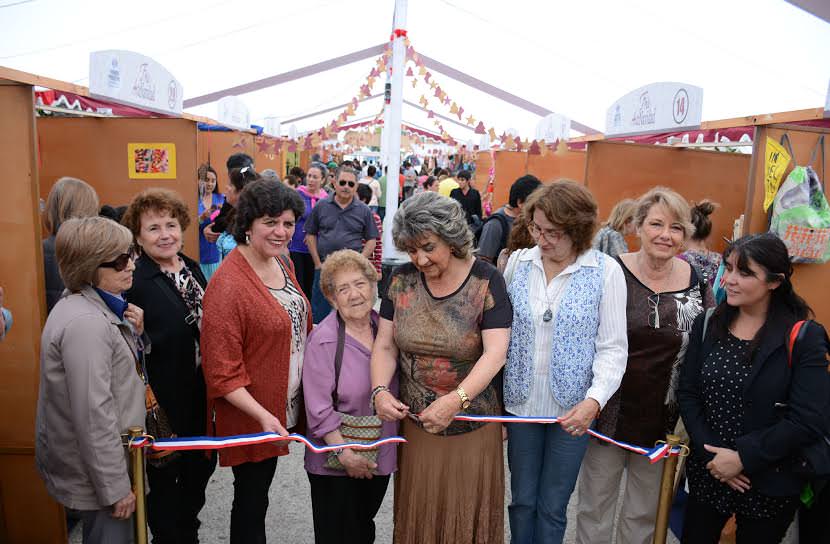 “Feria Navideña 2015” ofrece novedosos y atractivos productos de emprendedores locales