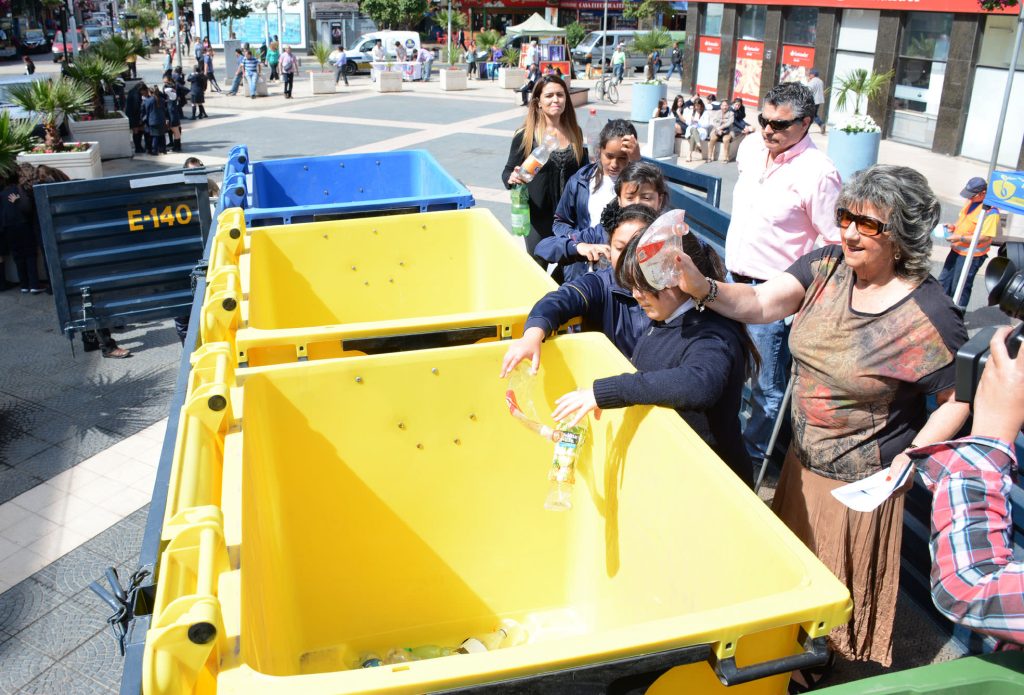Imagen principal: Municipio de Viña del Mar implementa Punto Limpio móvil para el reciclaje de material desechable