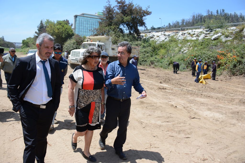 Imagen principal: Mejoras de condiciones ambientales de estero de Viña del Mar fueron insopeccionadas  por alcaldesa Virginia Reginato
