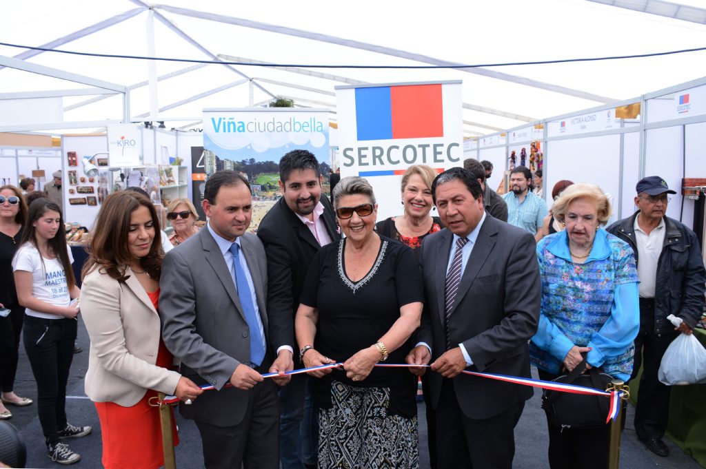 Imagen principal: La mejor artesanía de la región está presente en los Jardines del Palacio Carrasco