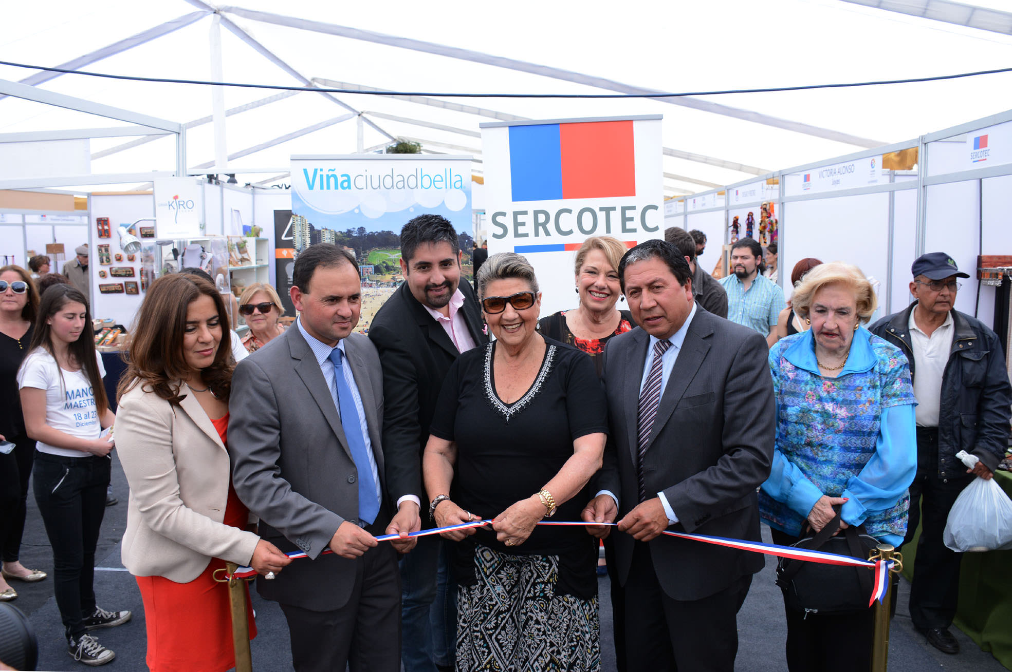 La mejor artesanía de la región está presente en los Jardines del Palacio Carrasco