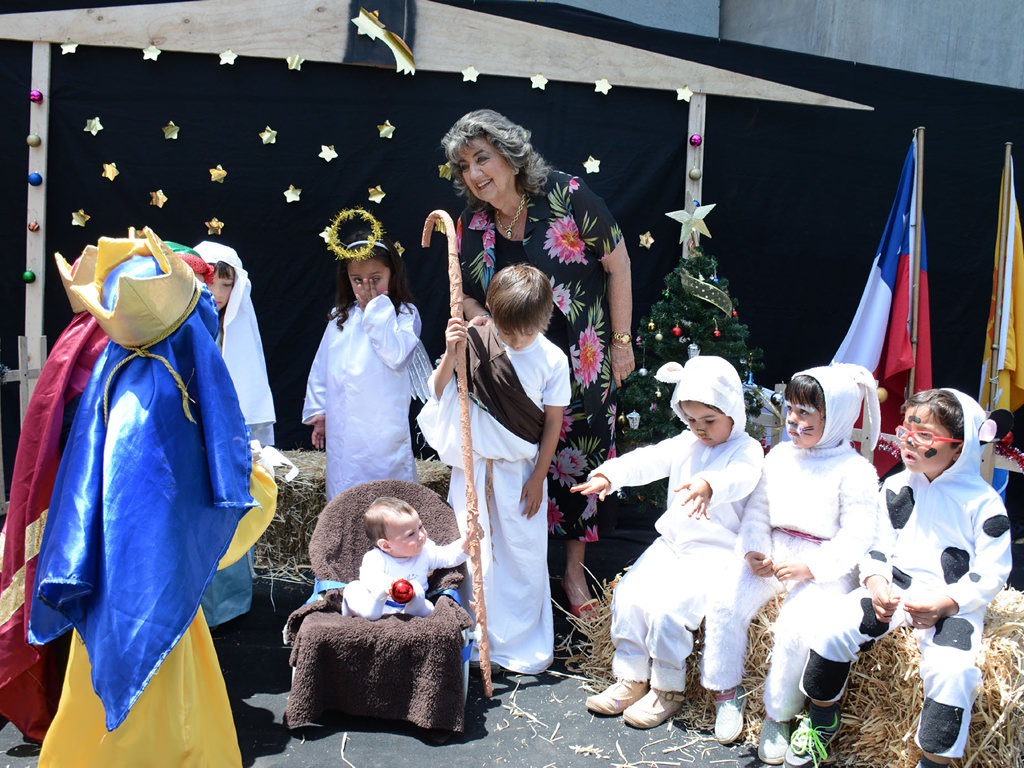 Alcaldesa Virginia Reginato, entrega juguetes