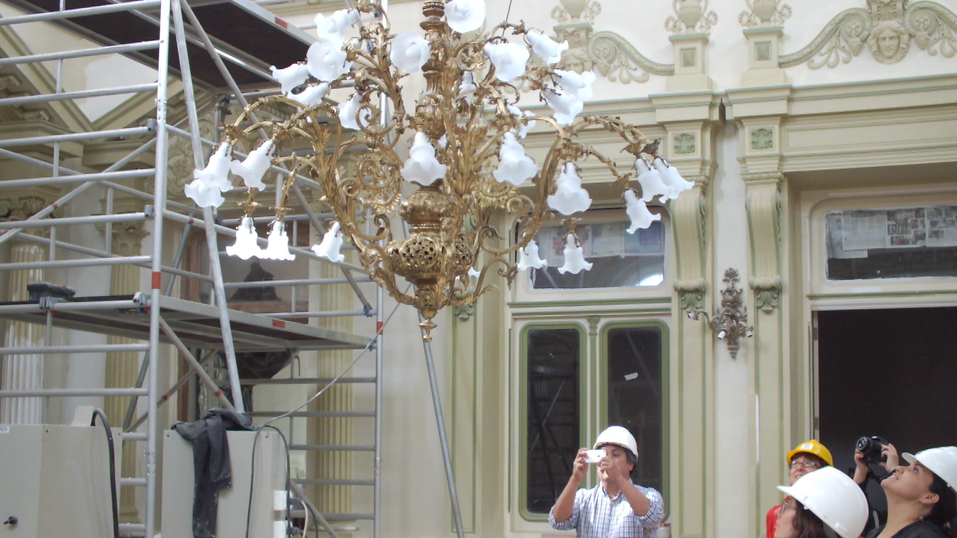 Municipio de Viña del Mar recibe primeros objetos de metal restaurados del  Palacio Rioja