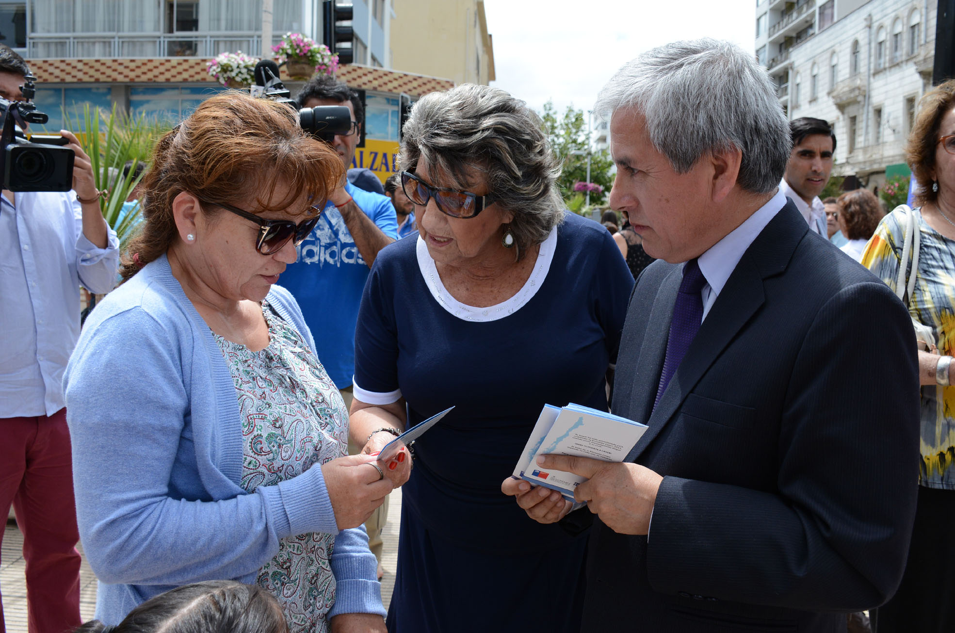 Seremi de Desarrollo Social y alcaldesa Virgnia Reginato realizan llamado para responder encuesta CASEN