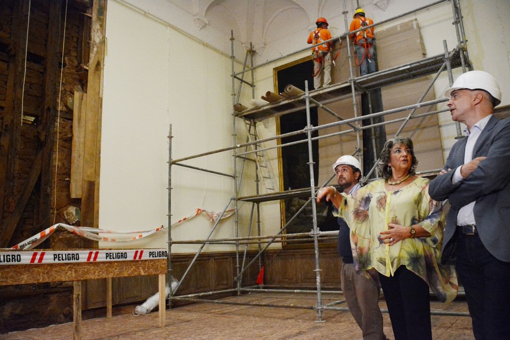 Alcaldesa Virginia Reginato visitó obras de recuperación del Palacio Vergara