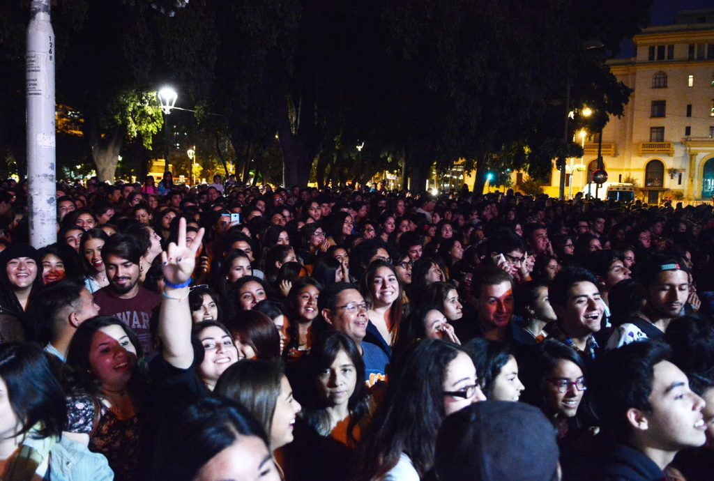 Imagen principal: Exitoso concierto de Francisca Valenzuela marcó celebración del Día del Amor en Viña del Mar