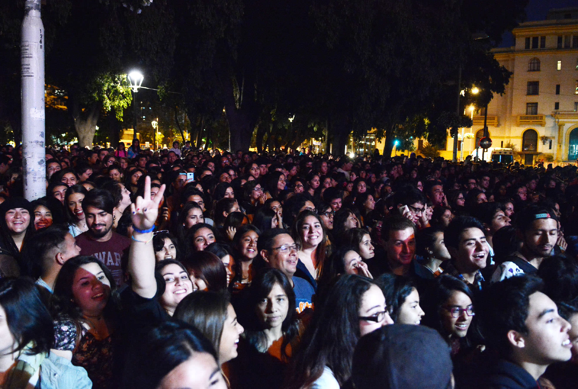 Exitoso concierto de Francisca Valenzuela marcó celebración del Día del Amor en Viña del Mar