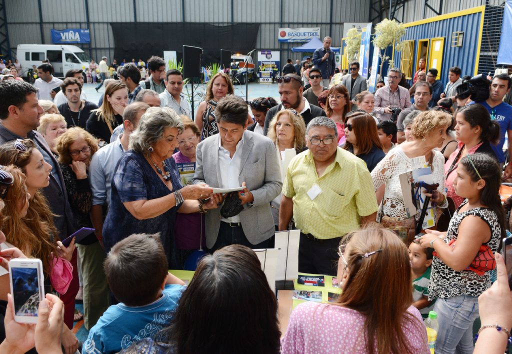 Imagen principal: Rafael Araneda compartió actividad social con vecinos de Miraflores