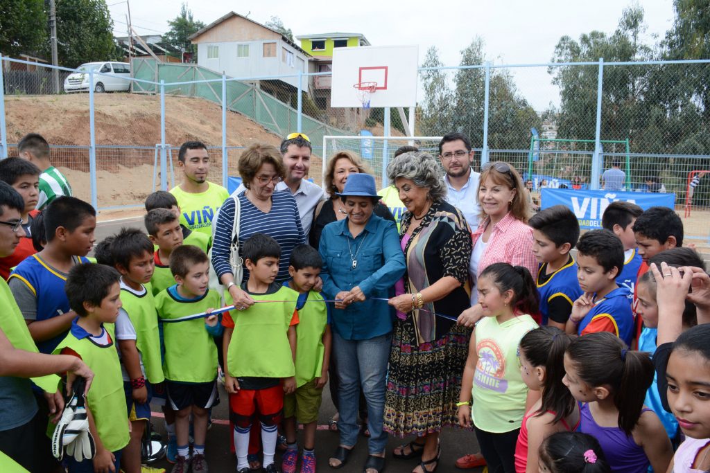 Imagen de la noticia: Alcaldesa Virginia Reginato, cancha Rene Schneider