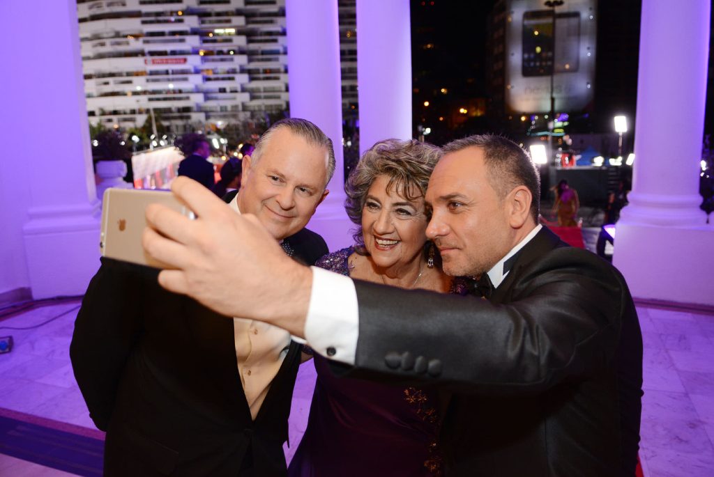 Imagen principal: Con cena de Gala se inauguró 57º Festival Internacional de la Canción de Viña del Mar