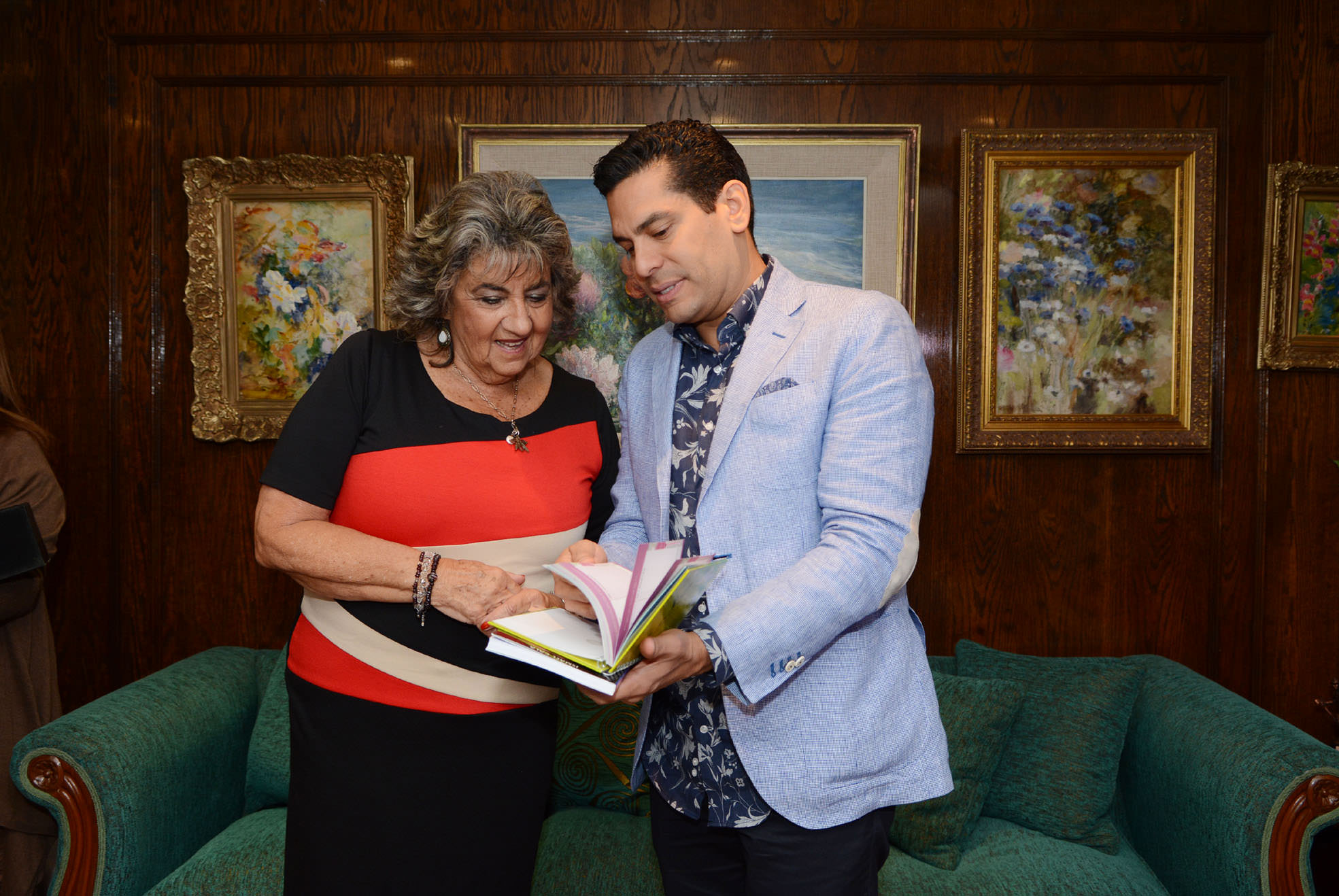 Conductor de CNN, Ismael Cala visitó a alcaldesa Virginia Reginato