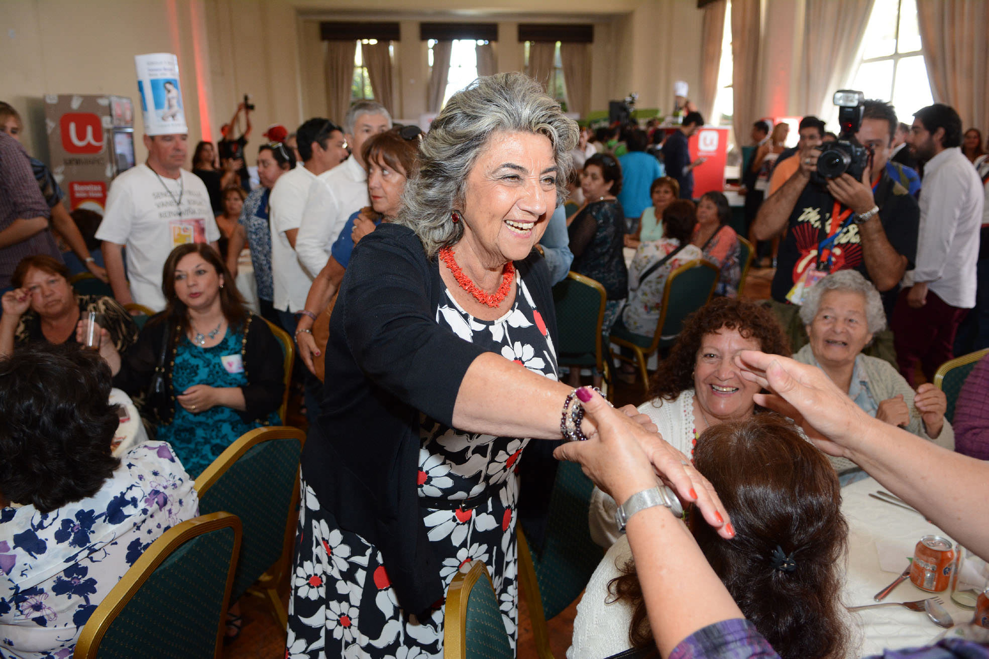Candidatas a reina del festival cocinaron para organizaciones comunales de Viña del Mar