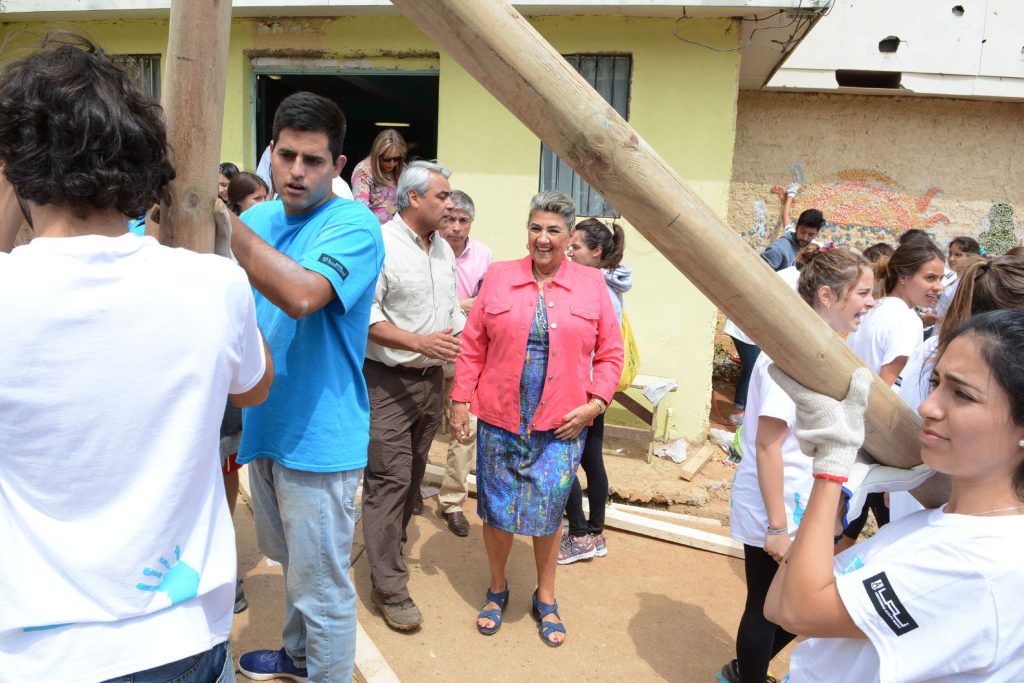 Imagen principal: Mechoneo social de UAI y municipio de Viña del Mar benefició a vecinos de comité Villa La Pradera
