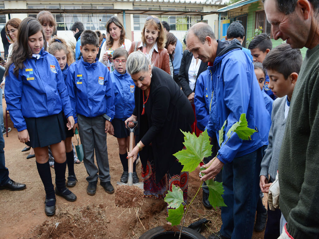 Alcaldesa Virginia Reginto, dia mundial de la naturaleza 1.jpg