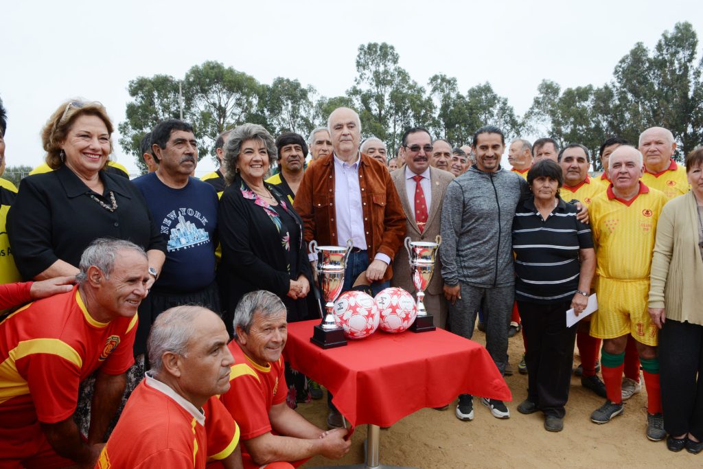 Imagen principal: Campeonato de fútbol de FFAA y  Carabineros en retiro fue inaugurado por alcaldesa Virginia Reginato