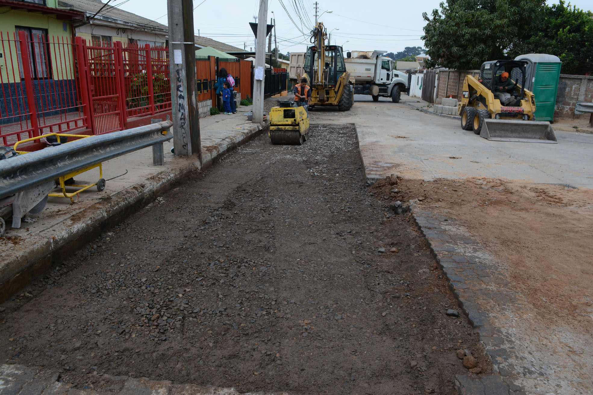 Municipio de Viña del Mar invierte $161 millones para reparar calzada y aceras en Santa Julia