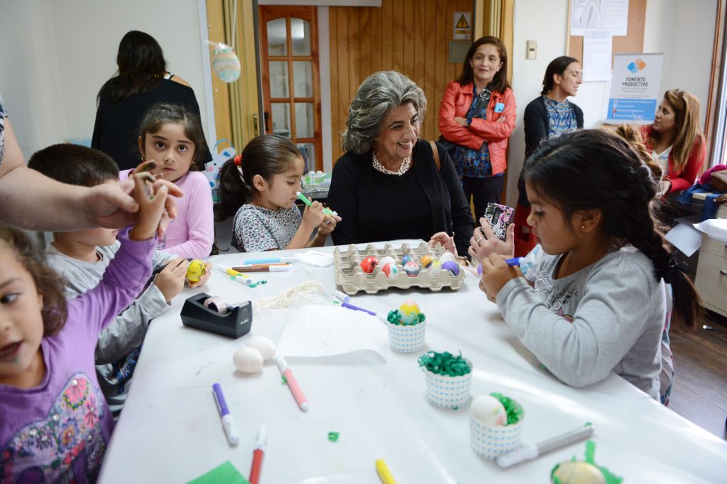 Imagen principal: Con muestra de trabajos, Municipio de Viña del Mar  culminó programa de talleres de Pascua de resurrección