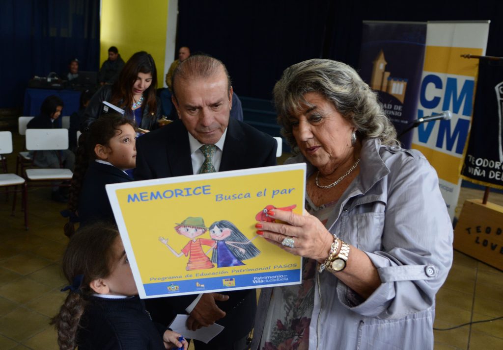 Imagen principal: Escolares viñamarinos recibieron importante donación de juegos educativos de alcaldesa Virginia Reginato