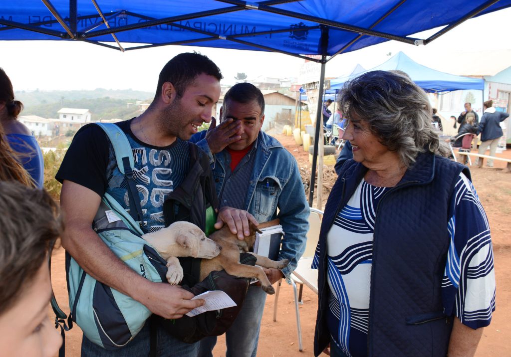 Imagen principal: Campamento Felipe Camiroaga de Forestal fue beneficiado con operativo social de la Municipalidad de Viña del Mar