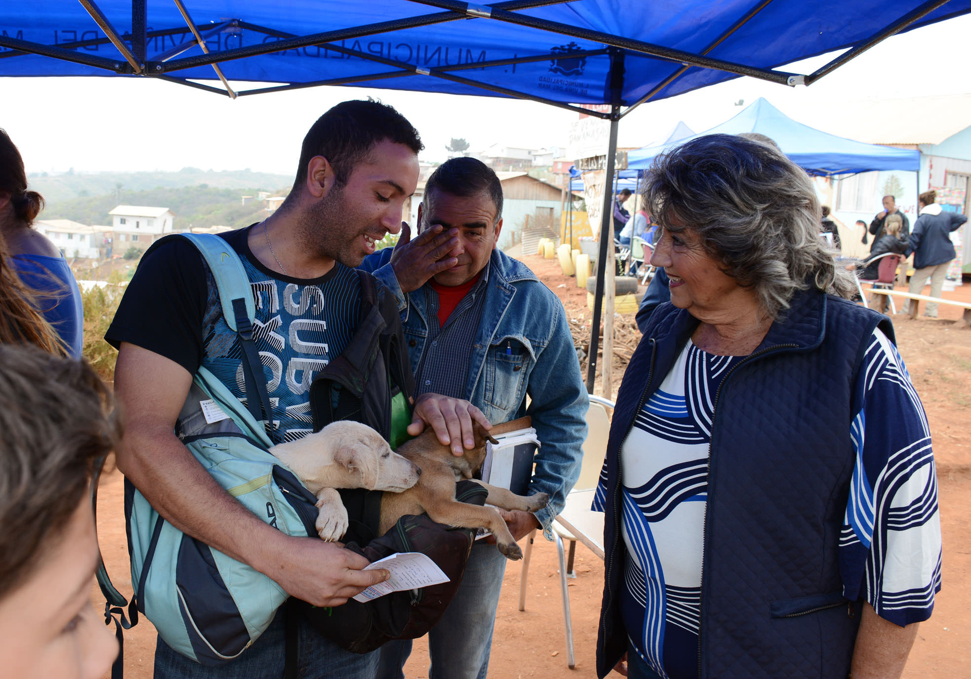 Campamento Felipe Camiroaga de Forestal fue beneficiado con operativo social de la Municipalidad de Viña del Mar
