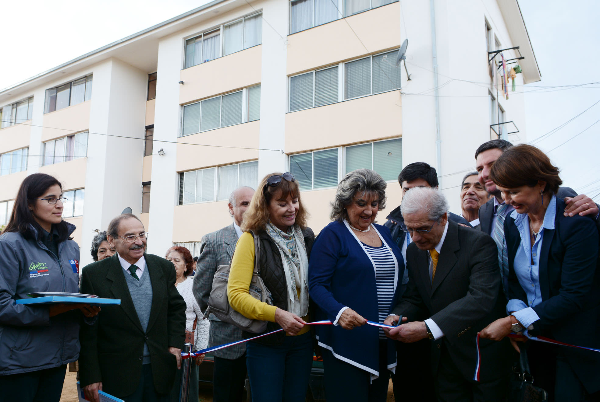 Vecinos del condominio social Los Zargazos de Miraflores Alto recibieron mejoras de viviendas de parte del MINVU y alcaldesa Virginia Reginato