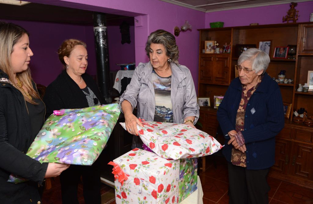 Imagen principal: Beneficiaria del Programa Vínculos 2016 recibió ayuda social de parte de la alcaldesa Virginia Reginato