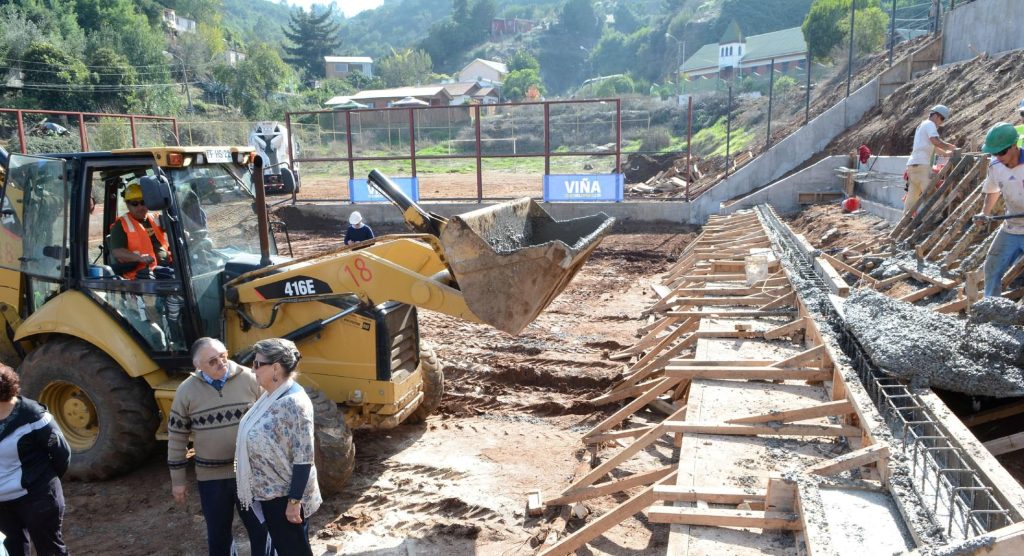 Imagen principal: Un avance del 50% tiene nueva multicancha de Villa Hermosa, informó alcaldesa Virginia Reginato