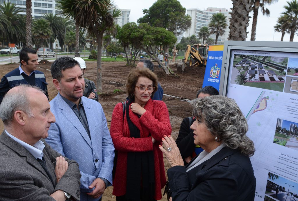 Imagen principal: Obras de construcción  de plaza de artesanos en parque San Martín dio inicio alcaldesa Virginia Reginato