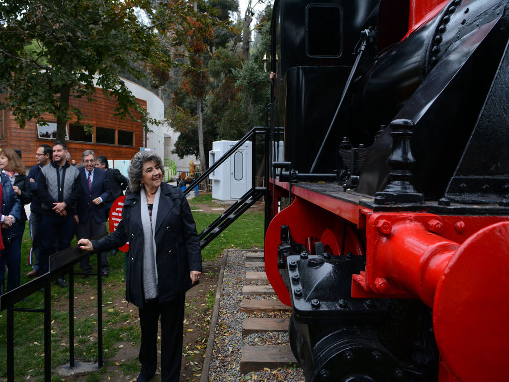 Alcaldesa Virginia Reginato, locomotora Santiaguina