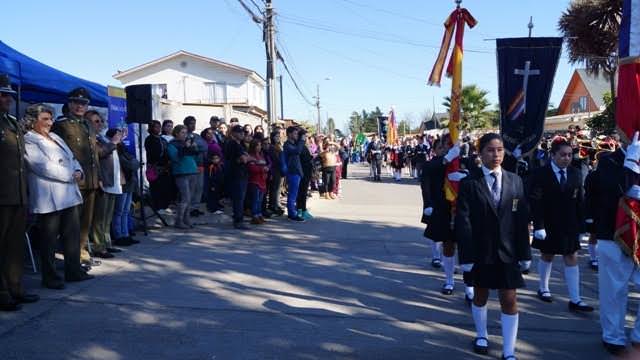 Comunidad de Reñaca Alto celebró el 89º aniversario de carabineros en desfile encabezado por alcaldesa Virginia Reginato