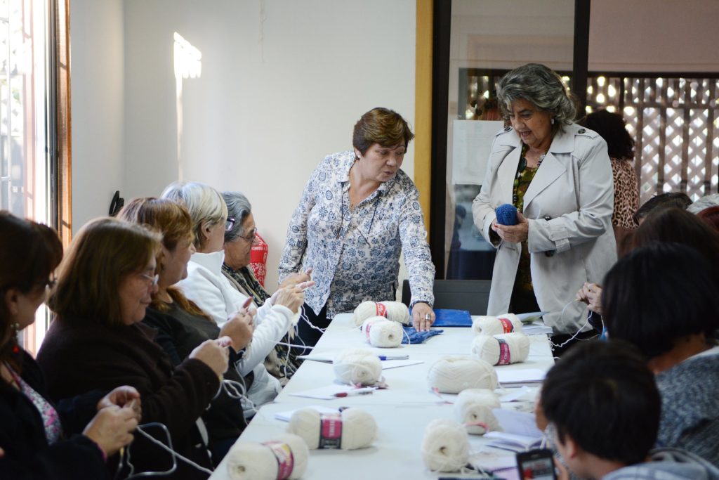 Imagen principal: Gran interés en inicio de talleres del Día de la Mamá que ofrece el Municipio de Viña del Mar