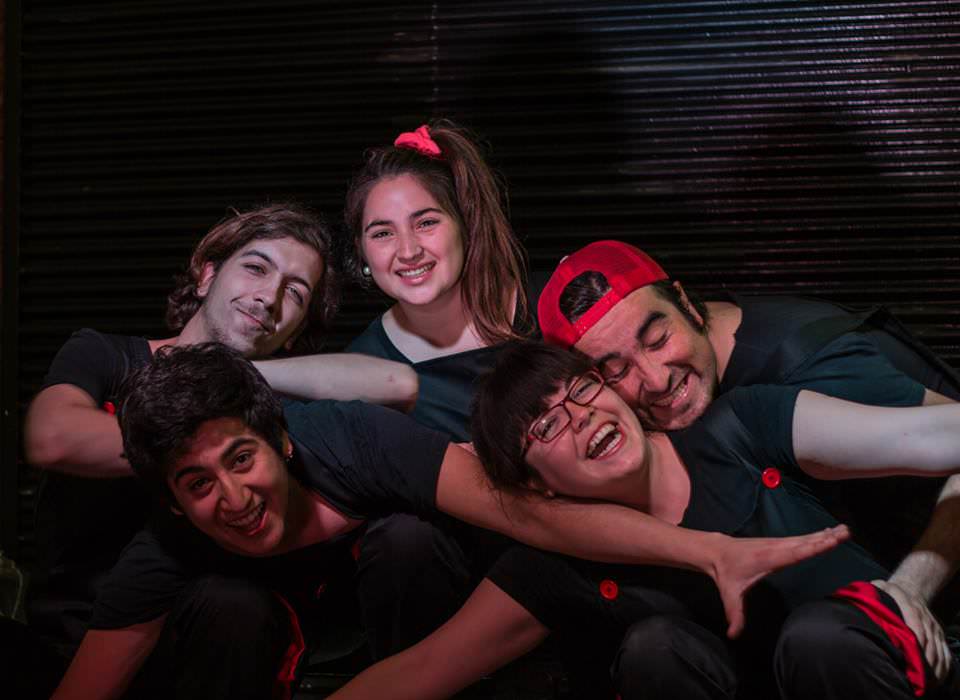 Municipio de Viña del Mar invita a obra “En busca de la camisa del hombre feliz” para celebrar Día Nacional del Teatro