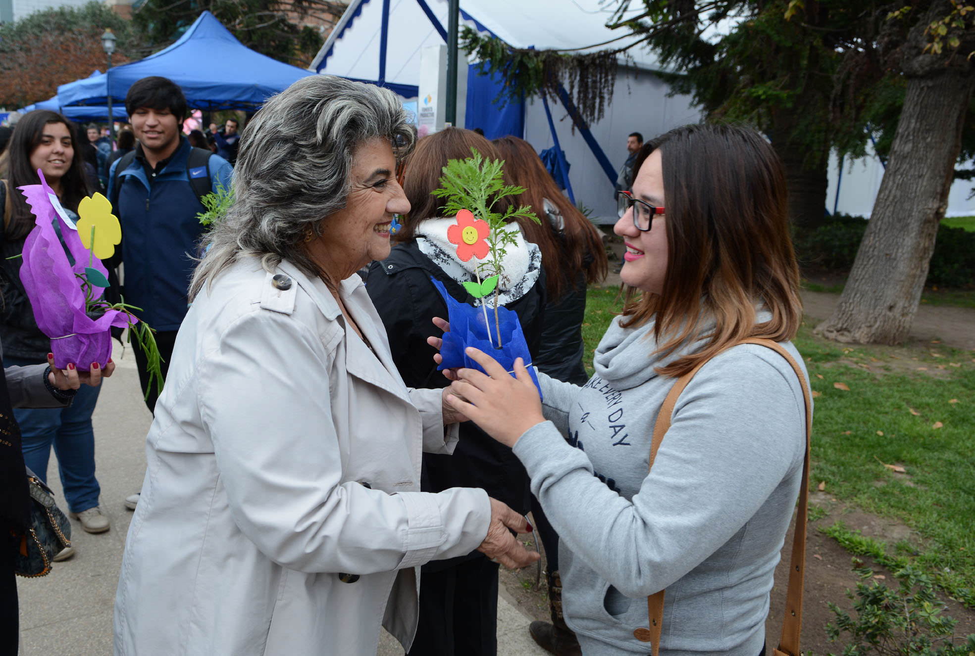 Con intervención urbana, mamás viñamarinas recibieron cariñoso saludo de alcaldesa Virginia Reginato