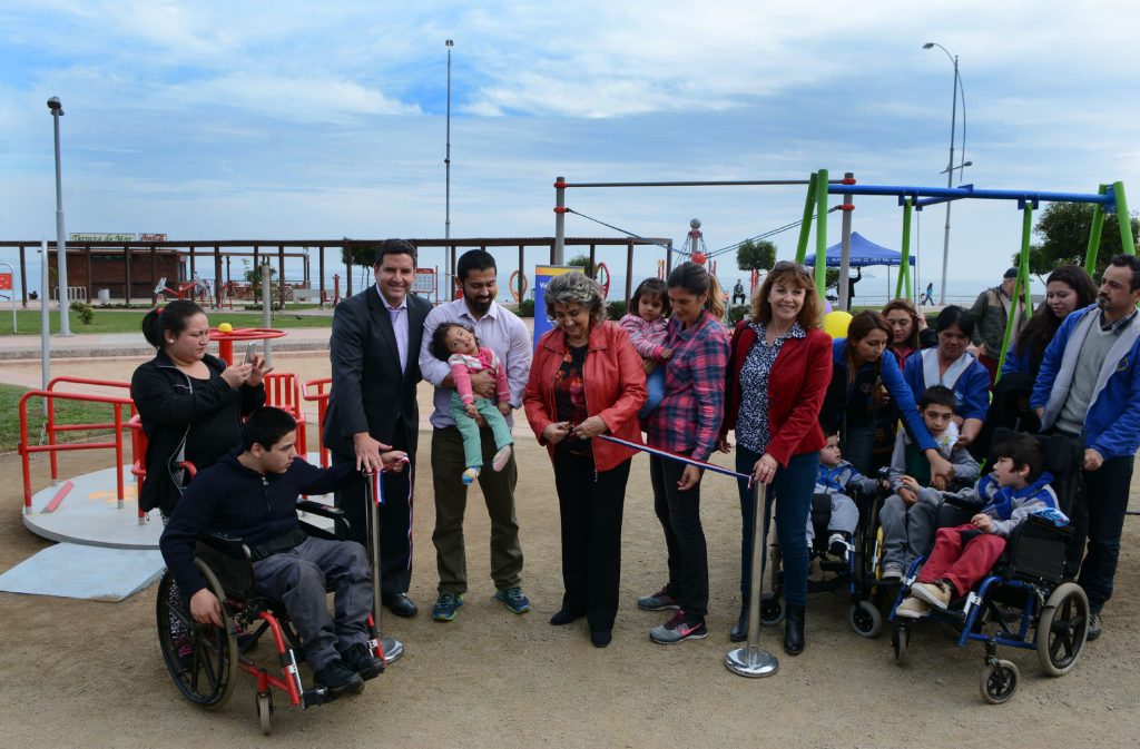Imagen principal: Primera plaza de juegos inclusivos de Viña del Mar inauguró alcaldesa Virginia Reginato