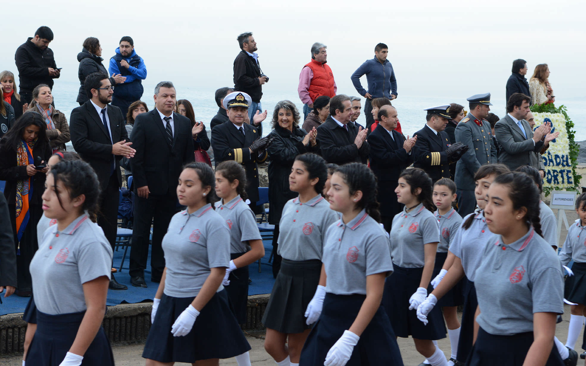 Estudiantes viñamarinos desfilaron en honor a las Glorias Navales