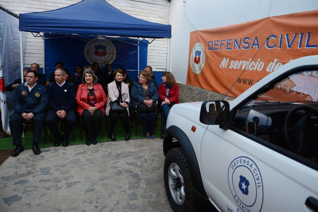 Imagen principal: Director General de la Defensa Civil agradeció a alcaldesa Virginia Reginato apoyo a la institución durante entrega de camioneta