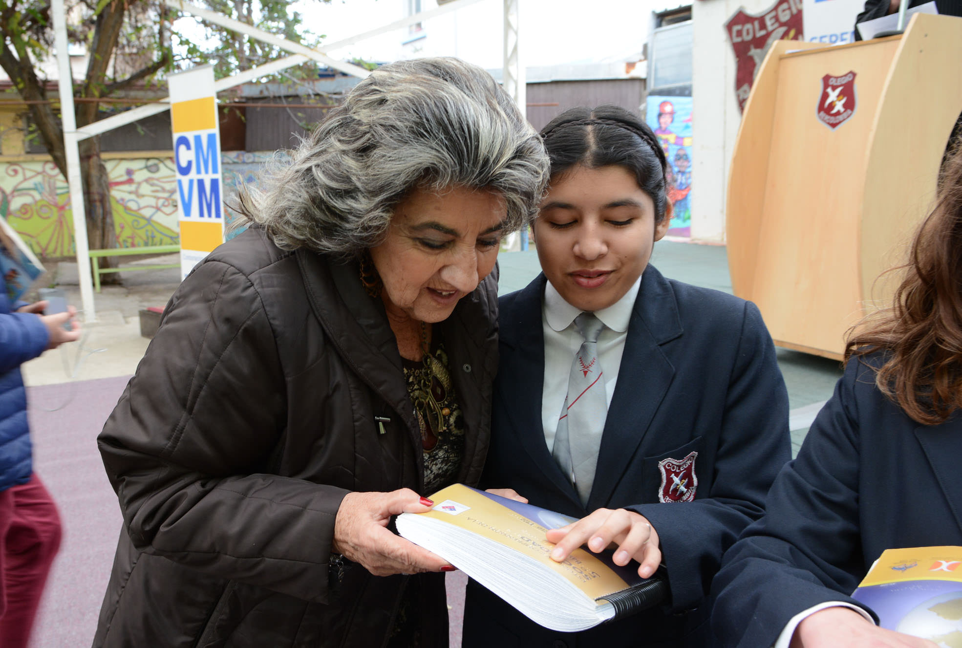 Estudiantes viñamarinos con discapacidad visual fueron beneficiados con textos braille y macrotipo para facilitar el aprendizaje
