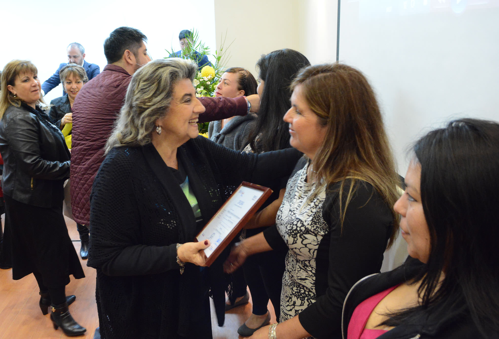 50 mujeres viñamarinas se certifican a través de Programa Más Capaz