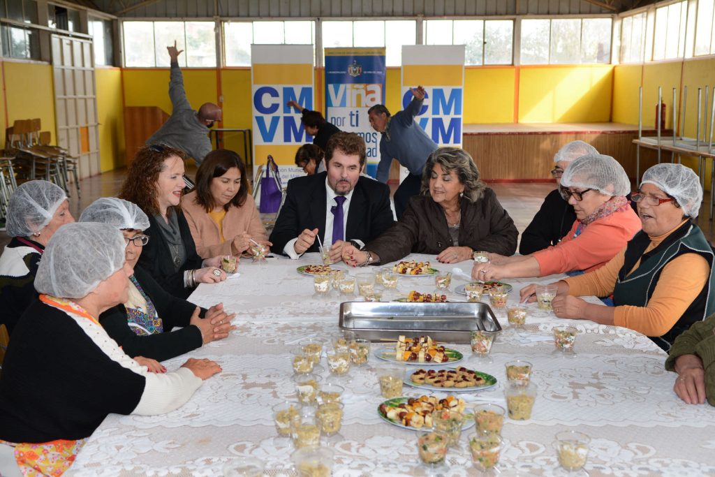 Imagen principal: Adultos mayores de Viña del Mar se benefician con programa que les ayuda a mejorar su calidad de vida