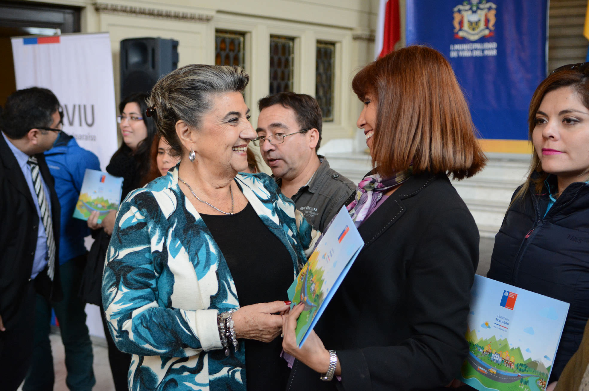 Familias viñamarinas reciben de alcaldesa Virginia Reginato y MINVU, su  subsidio  de arriendo