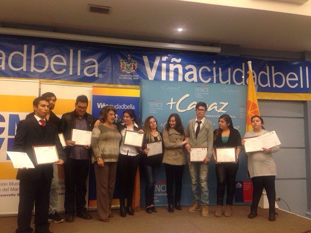 Viñamarinos reciben certificados de capacitación de cursos adjudicados por la Corporación Municipal de Viña del Mar