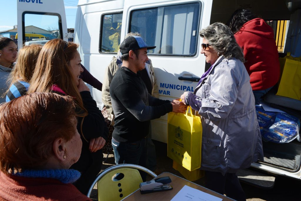 Imagen principal: Tras el frio y la lluvia, operativo médico y social de la Municipalidad de Viña del Mar brindo apoyo a vecinos de  Santa Inés