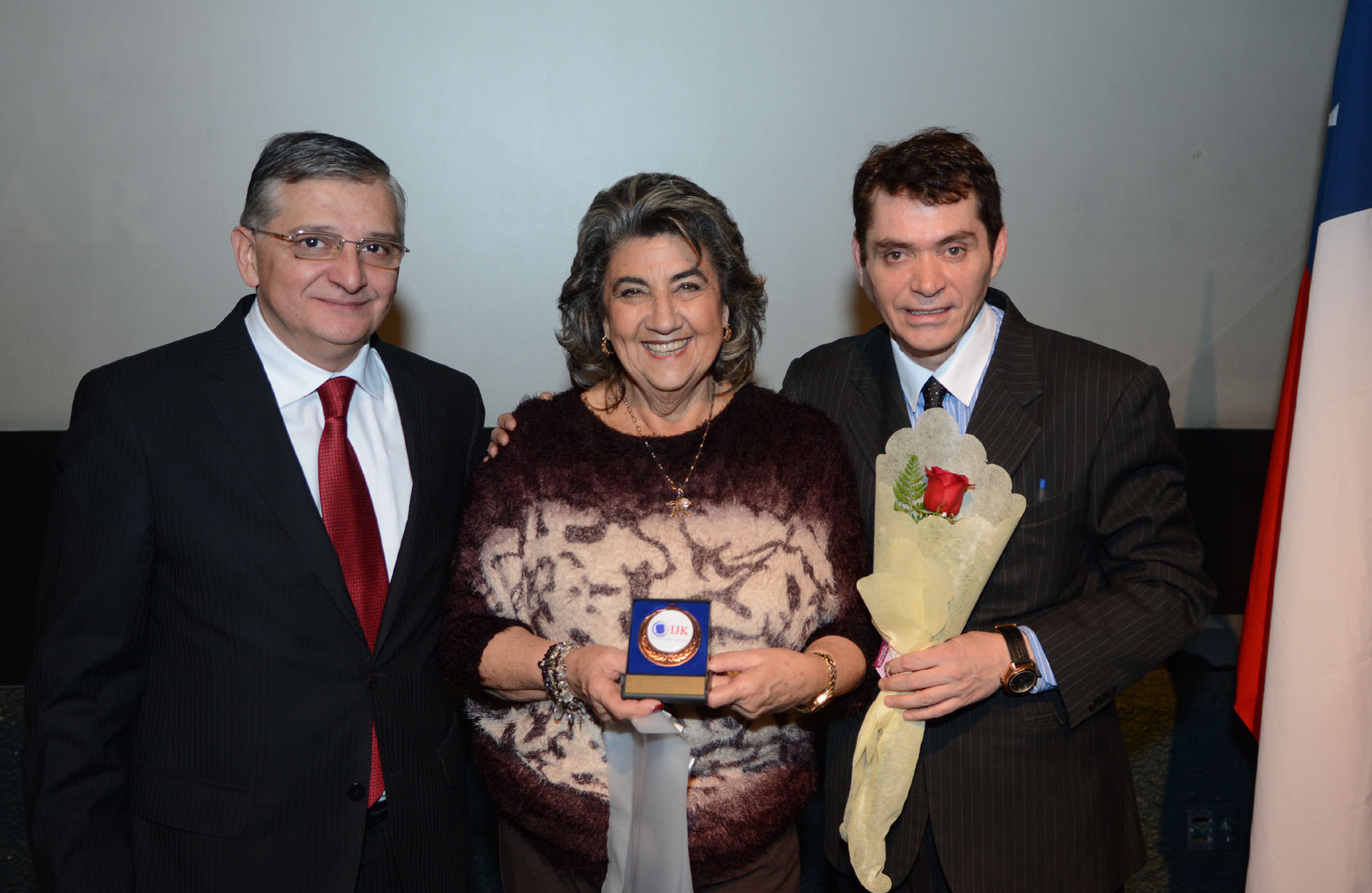 Reconocimiento por su constante apoyo al valorizar el rol de la mujer en la comuna recibió alcaldesa Virginia Reginato