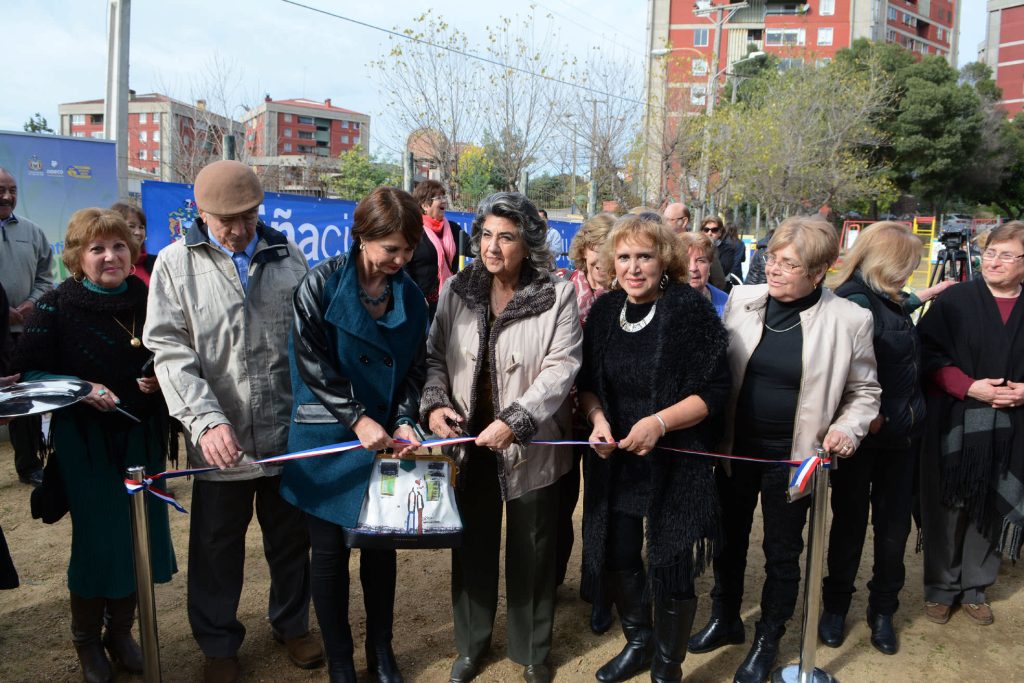 Imagen principal: Nuevas máquinas de ejercicios y un recuperado espacio público entregó alcaldesa Virginia Reginato a comunidad de 7 Hermanas