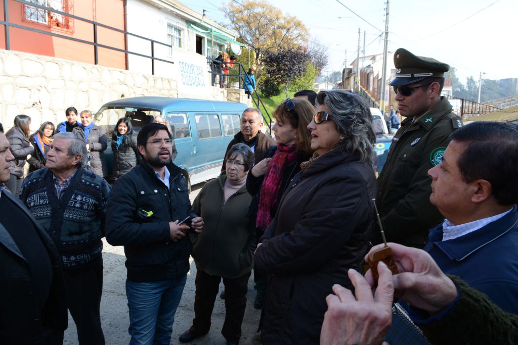 Imagen principal: Vecinos y municipio de Viña del Mar se organizaron contra la delincuencia instalando botones de pánicos y alarmas en Forestal