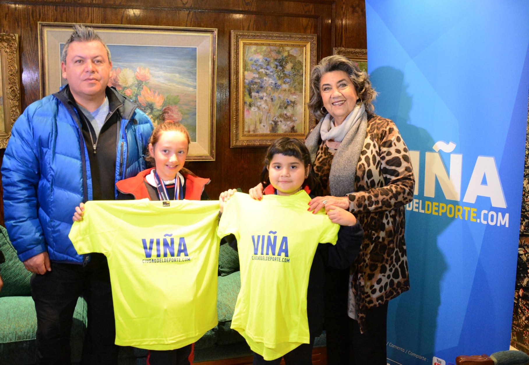 Ajedrecistas viñamarinas que participarán en panamericano de ajedrez fueron saludadas por alcaldesa Virginia Reginato